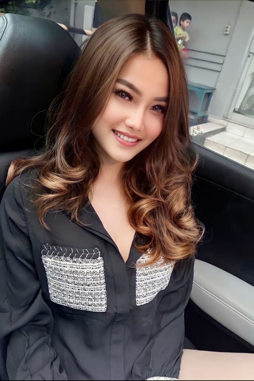 Anja 23 Female,5'3 or under(160cm),Tall,Amber,Vietnamese